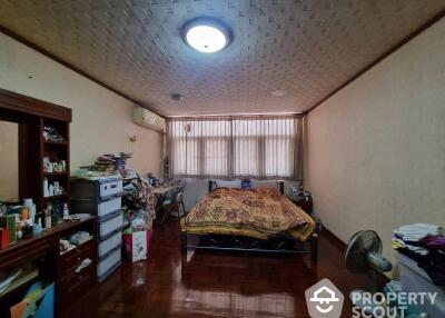 3-BR Townhouse near BTS Krung Thon Buri