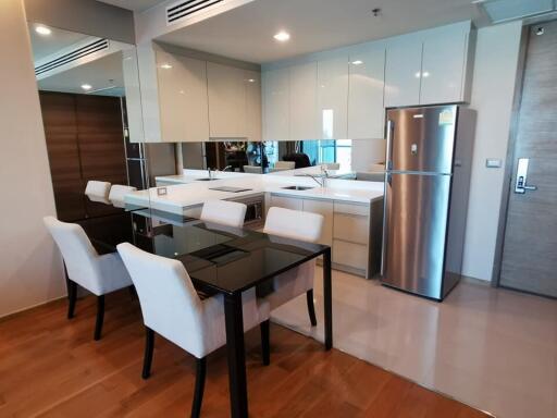 Modern kitchen with dining area