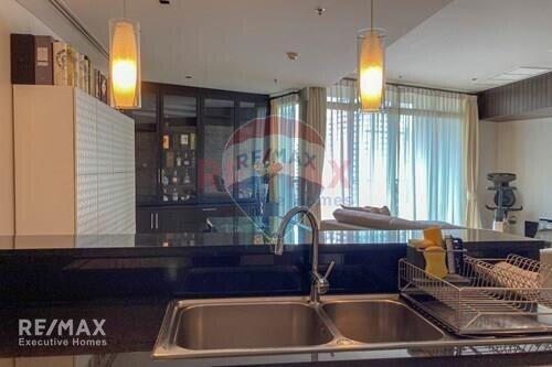 Pet Friendly 2 Bed Condo for Rent 5 Mins Walk from BTS Asoke Sukhumvit