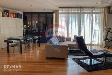 Pet Friendly 2 Bed Condo for Rent 5 Mins Walk from BTS Asoke Sukhumvit