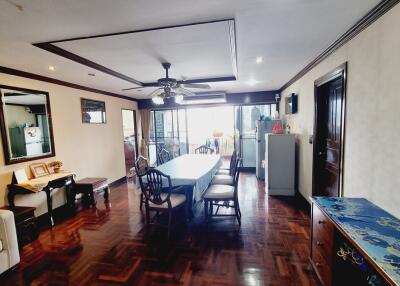 Large Condo High Floor Sukhumvit 23