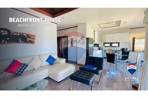 300 Sqm., 2 Beds, 2 Baths Townhouse listed for ฿ 12,000,000.