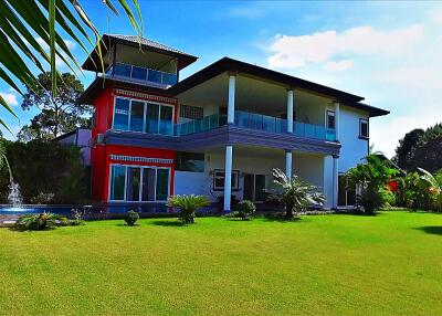 Exterior view of a modern house with a large lawn