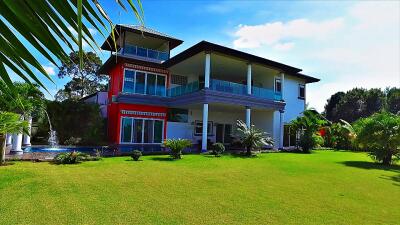 Exterior view of a modern house with a large lawn