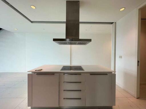 Modern kitchen with island and overhead range hood