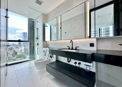 Modern bathroom with city view