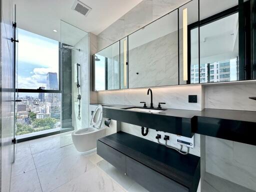 Modern bathroom with city view