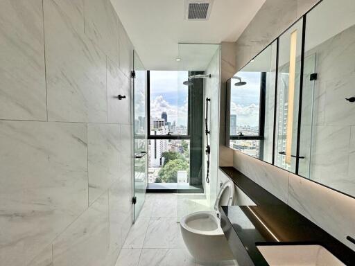 Modern bathroom with marble tiles and city view