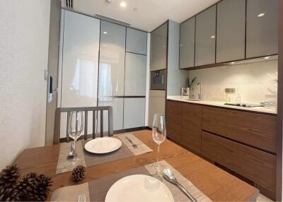 Modern kitchen with dining area