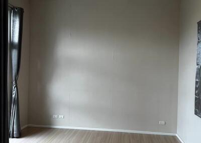 empty room with wooden flooring and recessed lighting