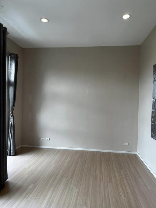 empty room with wooden flooring and recessed lighting