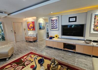 Large Luxury Condo Silom Private Garden