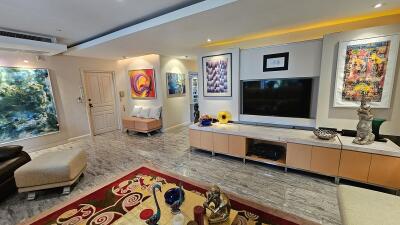 Large Luxury Condo Silom Private Garden