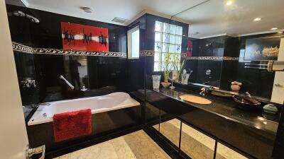 Large Luxury Condo Silom Private Garden