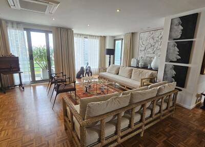 Large Luxury Condo Silom Private Garden