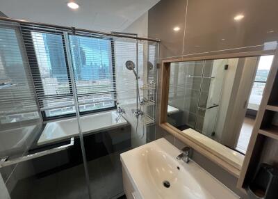 Modern bathroom with city view