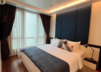 1-BR Serviced Apt. near BTS Phrom Phong