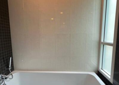 1-BR Serviced Apt. near BTS Phrom Phong