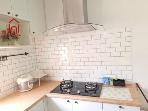 Modern kitchen with gas stove and white subway tile backsplash