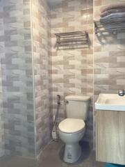 Modern bathroom with tiled walls