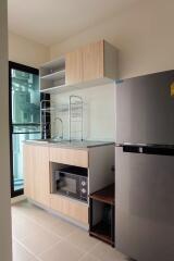 Modern kitchen with cabinetry and appliances