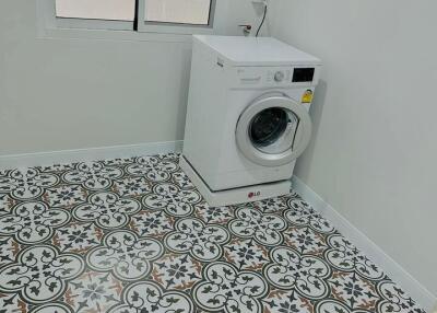 Laundry room with washing machine