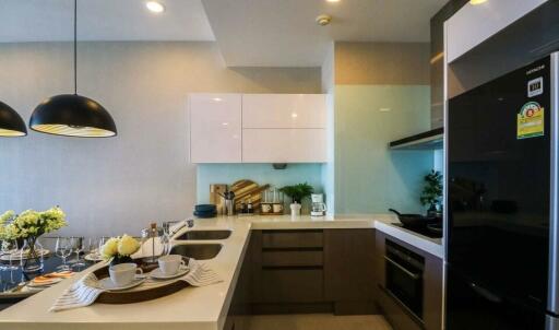 Modern kitchen with dining area