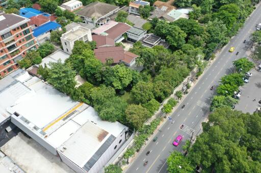 Aerial view of a neighborhood with buildings and greenery