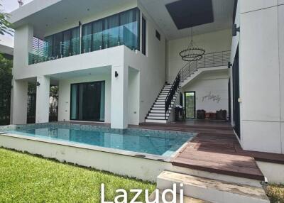 ITZ TIME : Luxurious Two-Story Pool Villa in Hua Hin