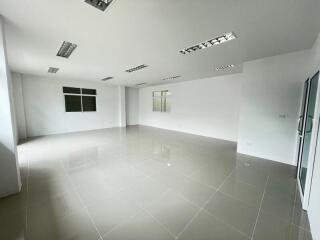 For Rent Samut Prakan Warehouse Pracha uthut-Wat Khu Sang Phra Samut Chedi