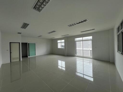 For Rent Samut Prakan Warehouse Pracha uthut-Wat Khu Sang Phra Samut Chedi