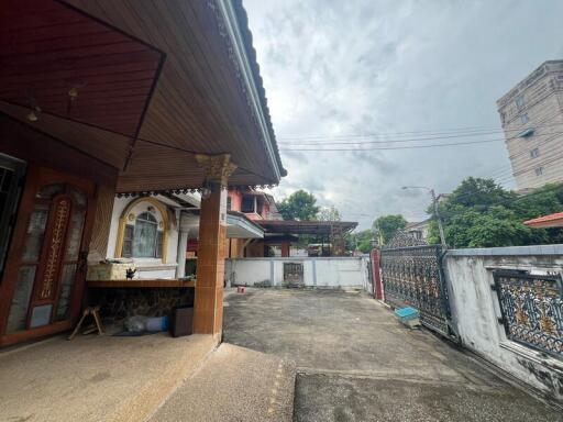 For Sale Bangkok Single House Nantawan Village Onnut 44 BTS On Nut MRT Si Nut Phra Khanong