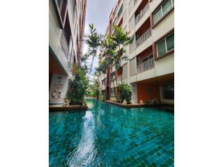 swimming pool between apartment buildings