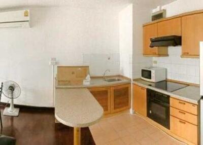 Modern kitchen with dining area