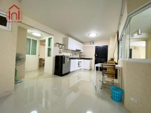 Modern kitchen with dining area