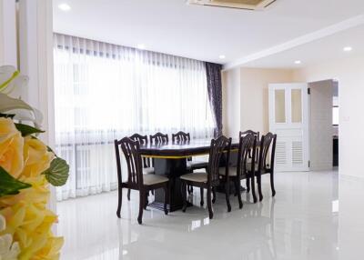 Bright and spacious dining room with modern furniture