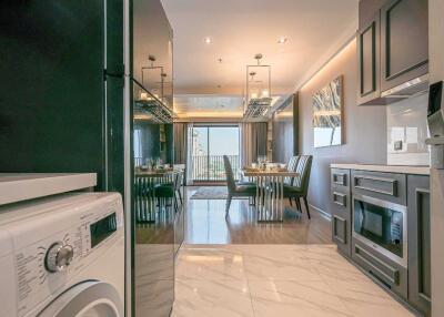 Modern kitchen with dining area