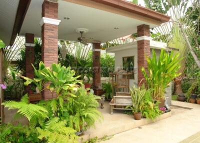 SP5 Village House for sale in East Pattaya, Pattaya. SH5335