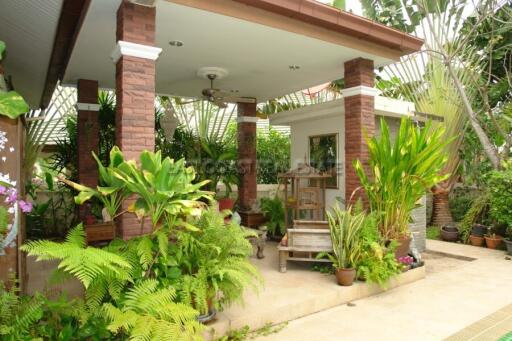 SP5 Village House for sale in East Pattaya, Pattaya. SH5335