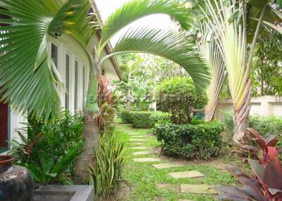 SP5 Village House for sale in East Pattaya, Pattaya. SH5335