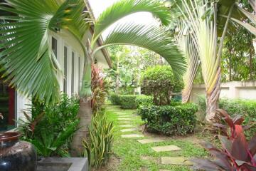 SP5 Village House for sale in East Pattaya, Pattaya. SH5335