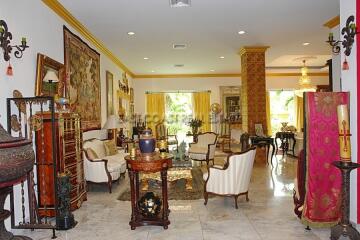 SP5 Village House for sale in East Pattaya, Pattaya. SH5335