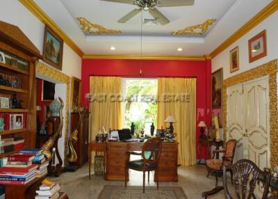 SP5 Village House for sale in East Pattaya, Pattaya. SH5335