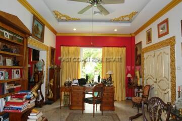 SP5 Village House for sale in East Pattaya, Pattaya. SH5335