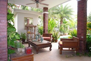 SP5 Village House for sale in East Pattaya, Pattaya. SH5335