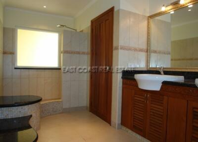 Baan Nai Fhan House for sale in Jomtien, Pattaya. SH5765