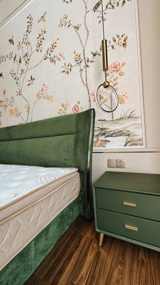 Bedroom with green bed and decorative wallpaper