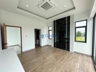 5 Bedrooms House East Pattaya H011777