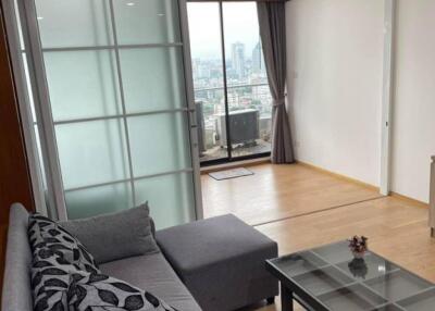 1 Bed 1 Bath 77 SQ.M Supalai Place Sukhumvit 39