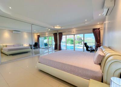 4 Bedrooms @ Miami Villas